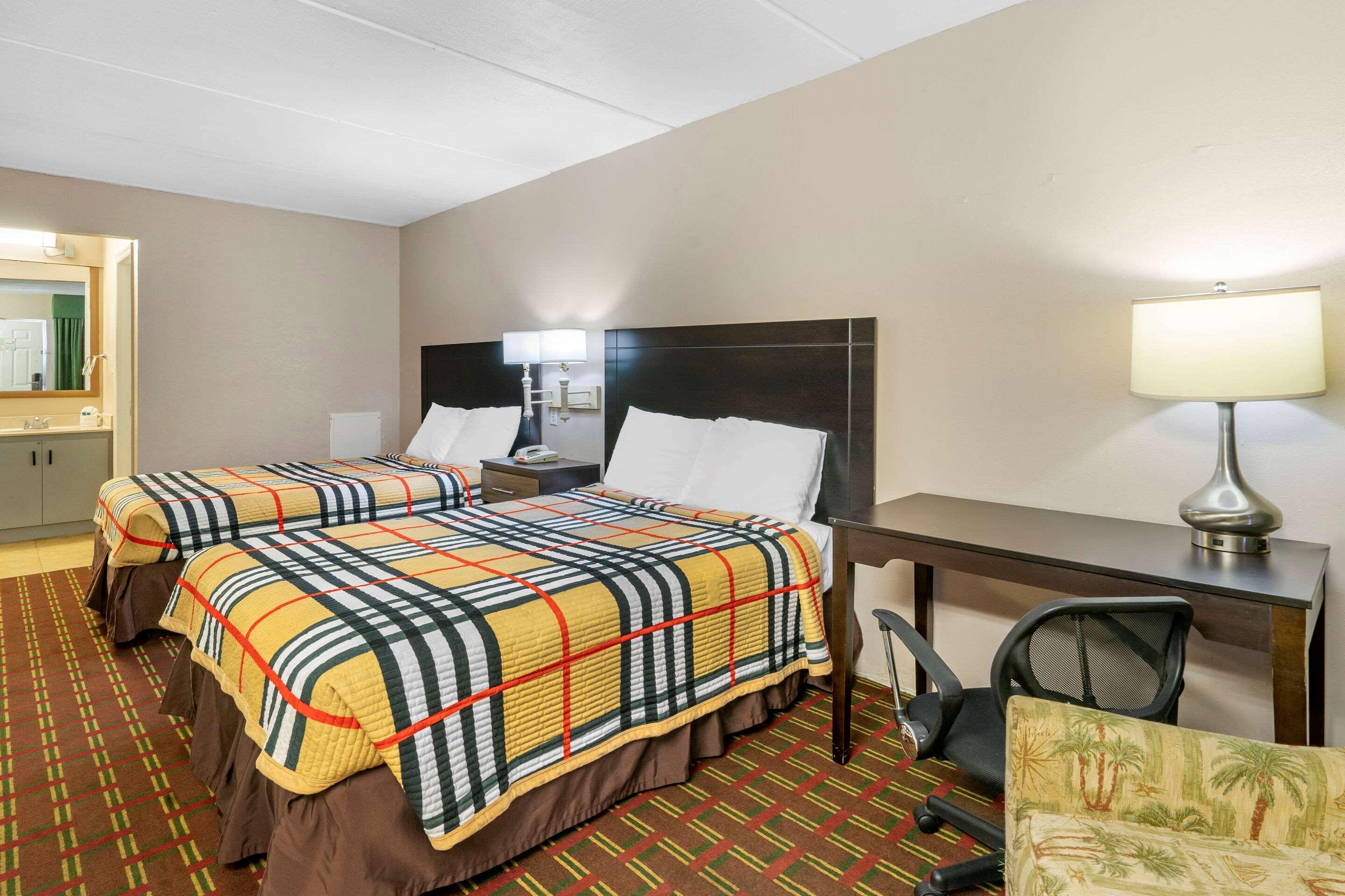 Rodeway Inn Clearwater-Dunedin Exterior photo