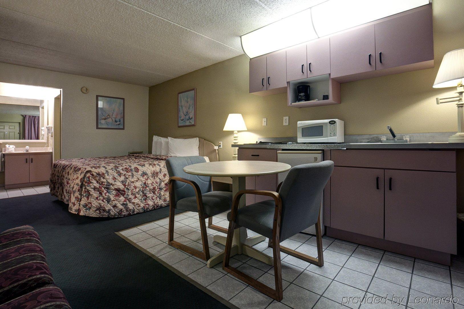 Rodeway Inn Clearwater-Dunedin Room photo
